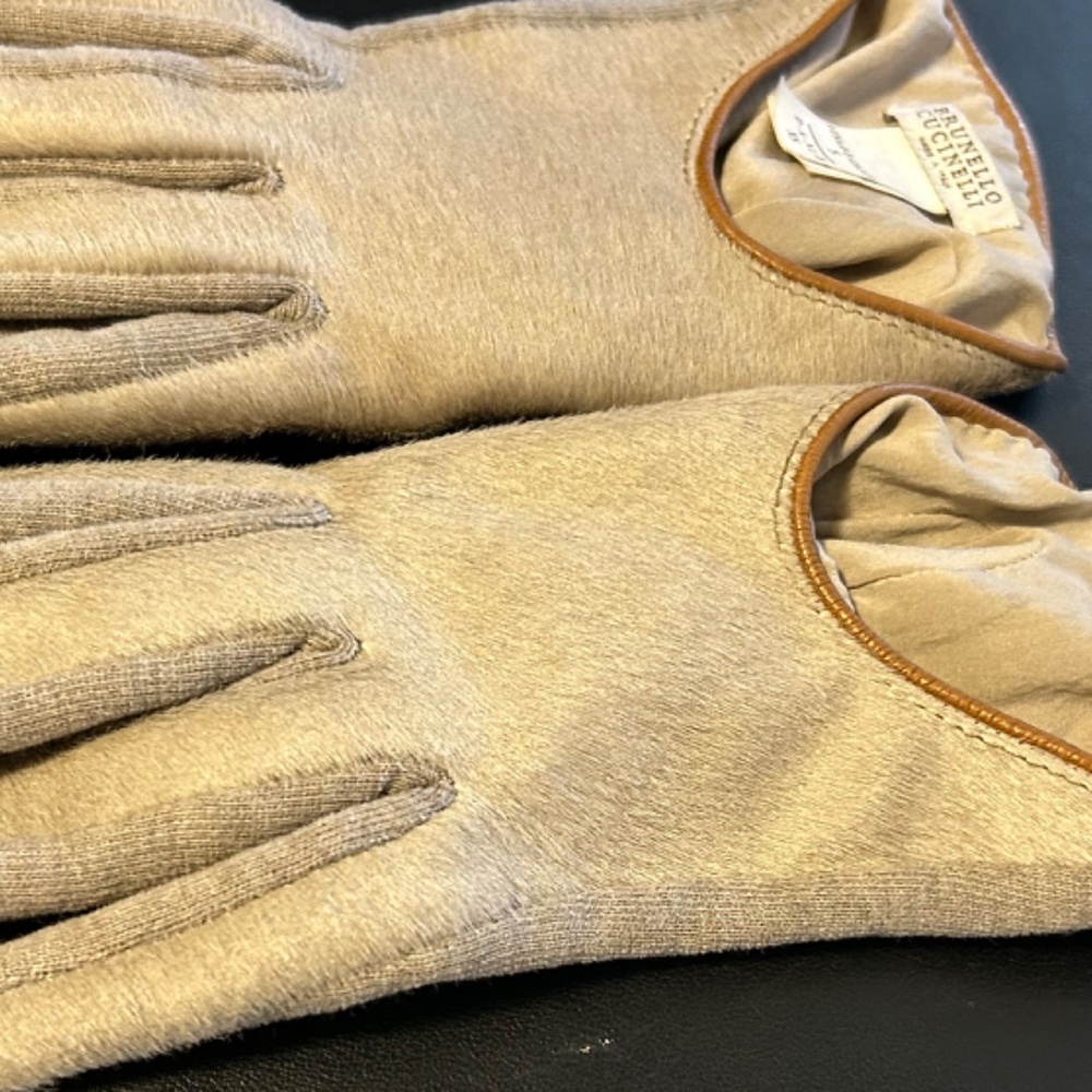 Brunello Cucinelli XS Tan and Grey Silk Driving Gloves with leather piping - Picture 2 of 5